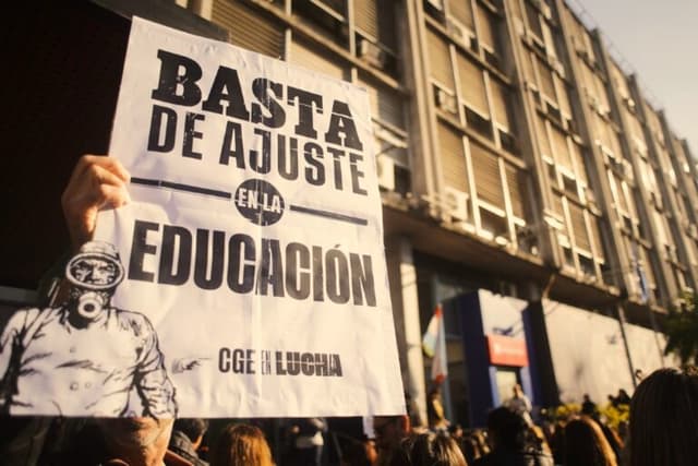Unidad de las y los trabajadores frente al ajuste